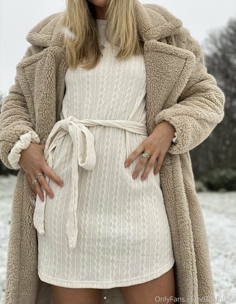 lillieinlace naked pornstar image