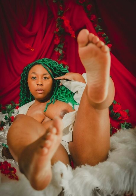 Saraiyuu beautiful actress pictures