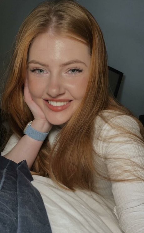 SophieLouise pornstar nude pictures