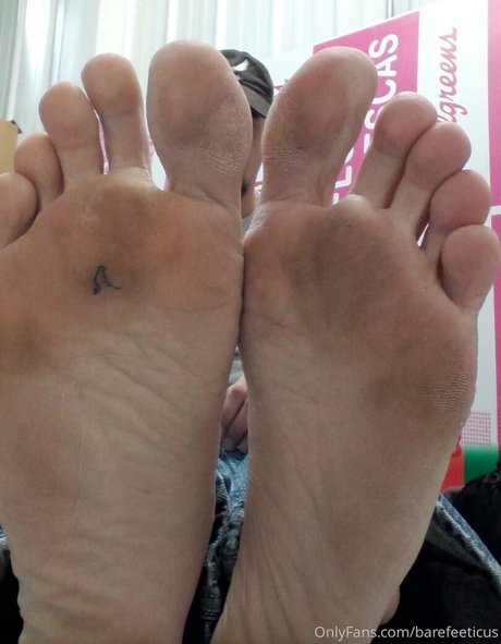 barefeeticus model porn pic