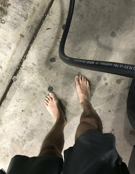 barefeeticus model free image