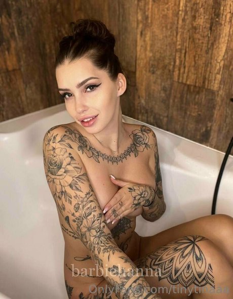 tinytinaaa sexy actress picture