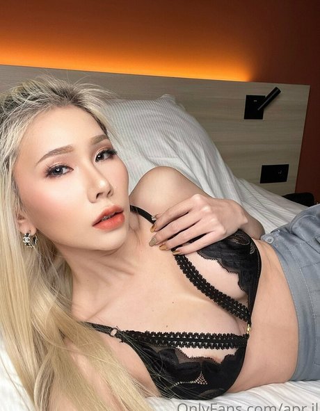 Apr il hd model photo