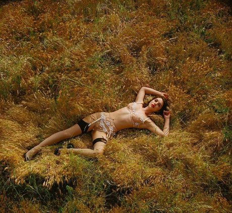 Adelaide Kane model art pic