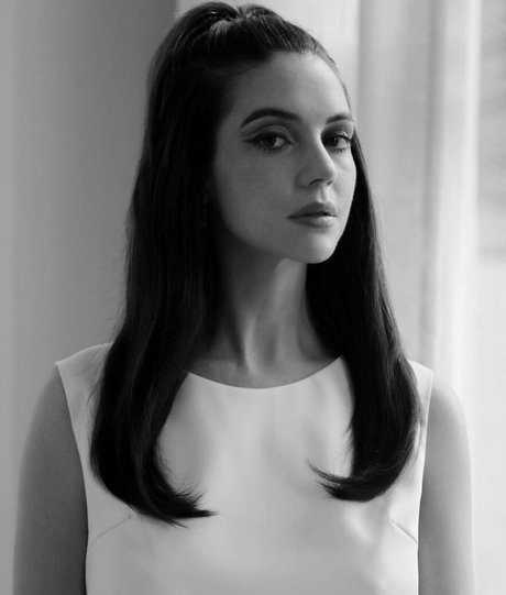 Adelaide Kane star naked pic