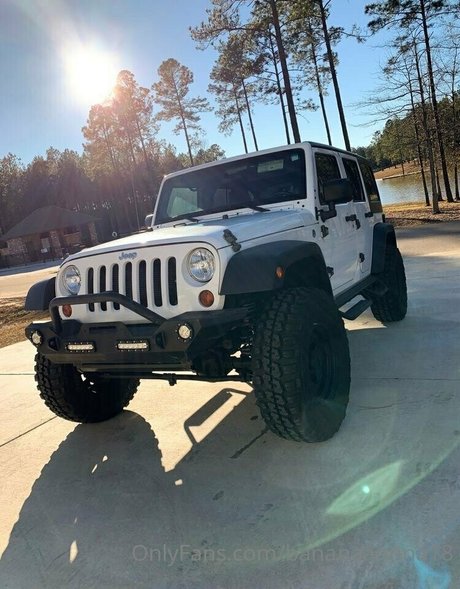 banana69split naked star image