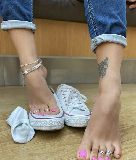 Mariefrenchgirlfeet adult model pics