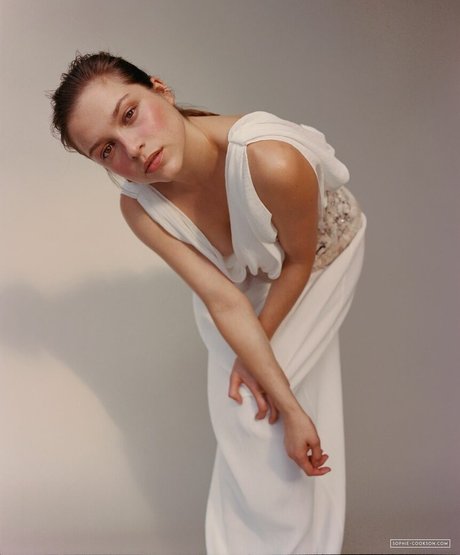 Sophie Cookson model top images