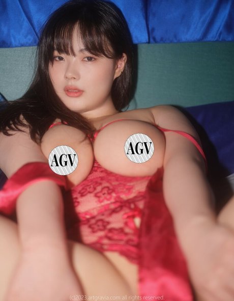 tiny onlyfans naked photos