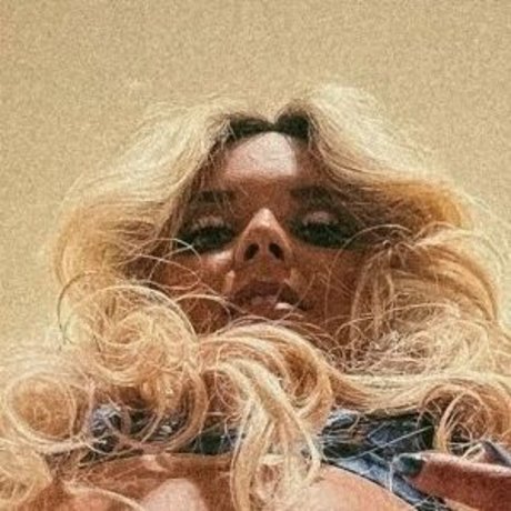 Tay Melo star sexy img