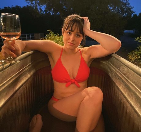 Hayley Orrantia free star photos