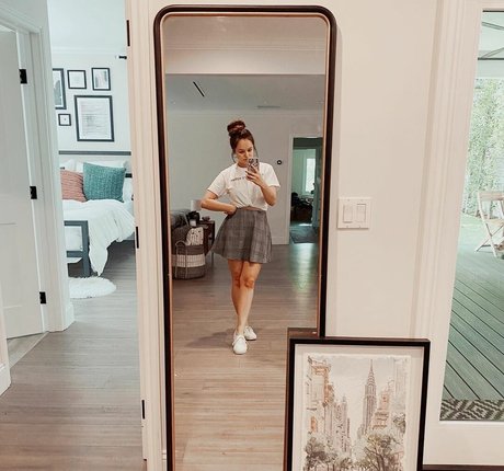 Hayley Orrantia beautiful star images