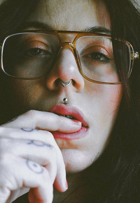 salemmoonfree erotic actress img