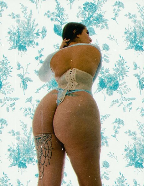 this cake art model photo