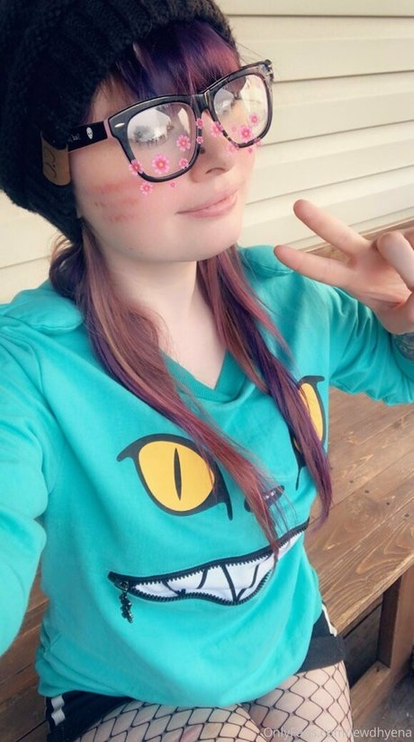 lewdhyena best model pics