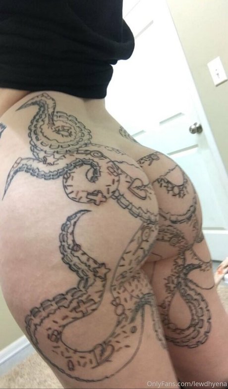 lewdhyena star sex photos