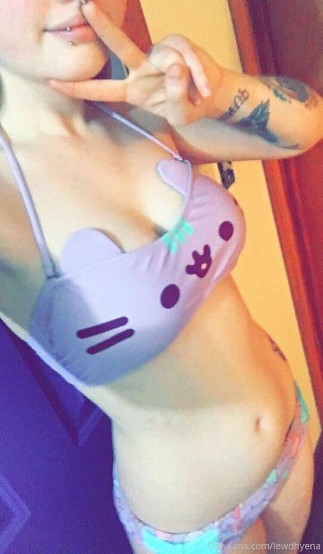 lewdhyena naked model archive