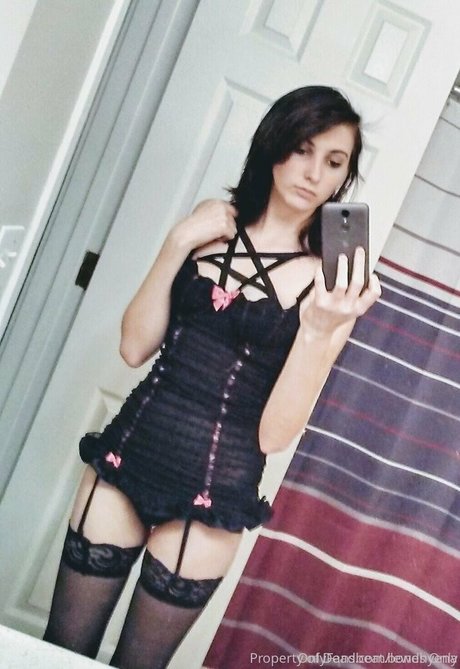 lewdhyena erotic model image