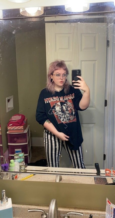 free nsfw peaches_ high quality pornstar photo