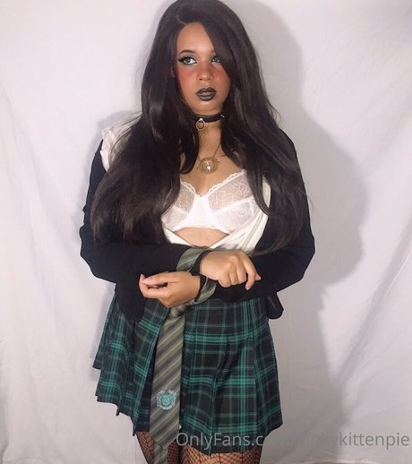 kinkykittenpie model beautiful photo