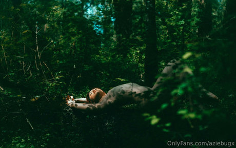 aziebugx model naked pic