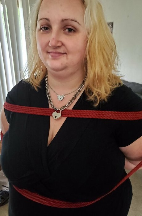 naughty kitten84 model nude picture