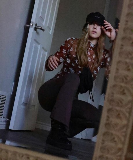 Maddie Henderson naked pornstar pics