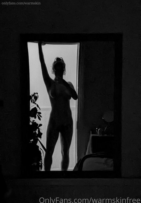 warmskinfree nude model img