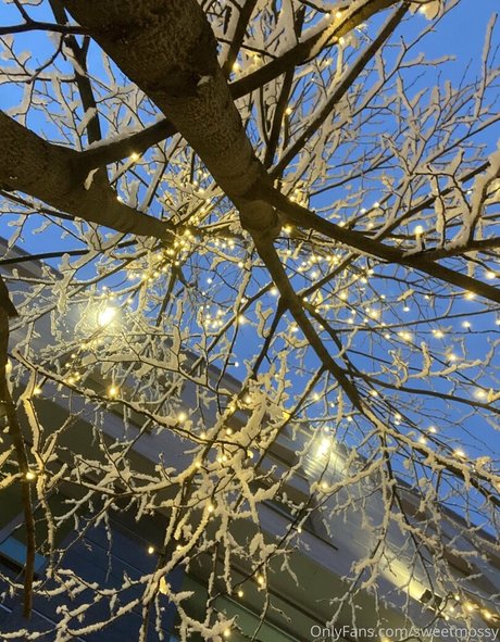 sweetmossy naked model pic