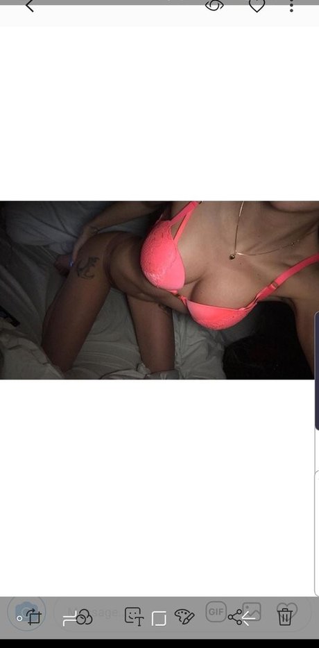 Adrianaa g hot actress picture