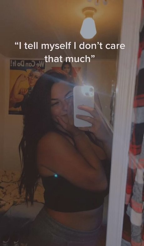 Kenzie G porn model img