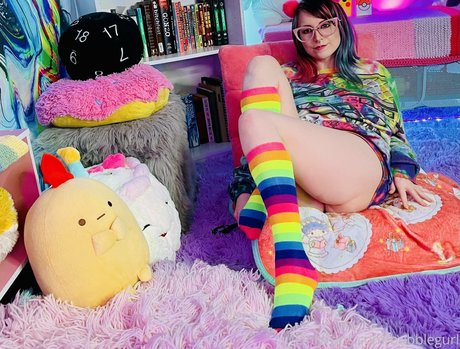 missmaevyn naked model image