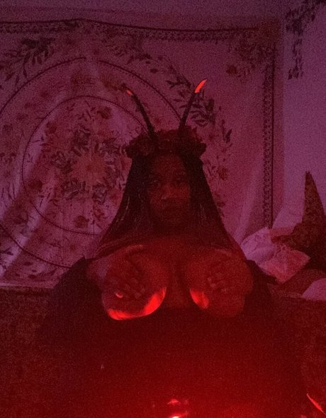 emithegoddess pornographic star image