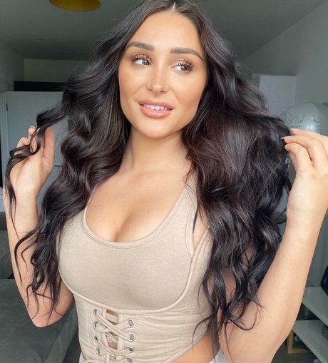 Coco Lodge naked actress pic