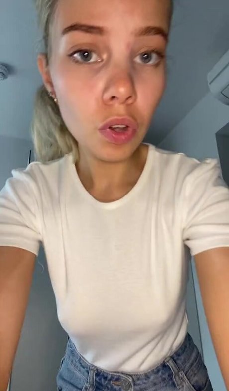 Kailaisnotfamous star erotic picture