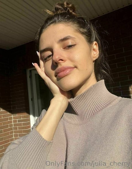 julia cherry sex model photo