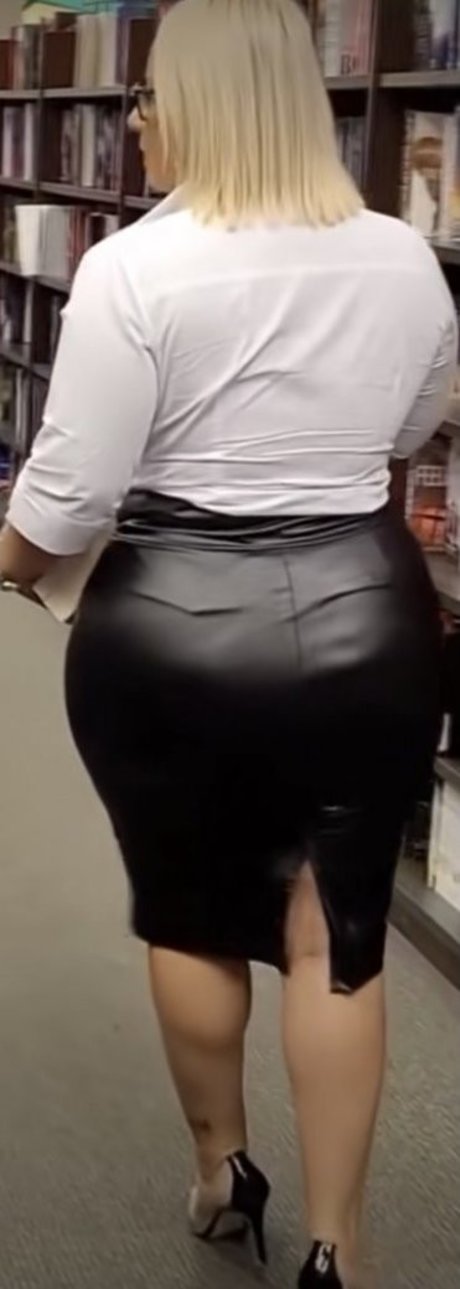 All Things Ely pornstar naked image