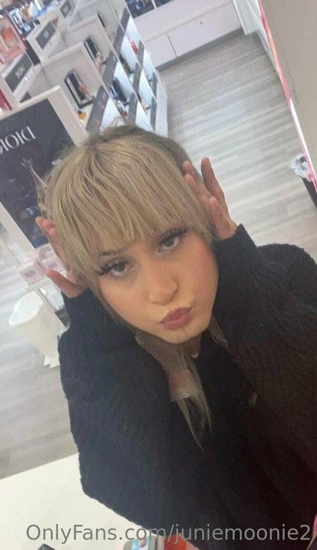 juniemoonie2 model sex galleries