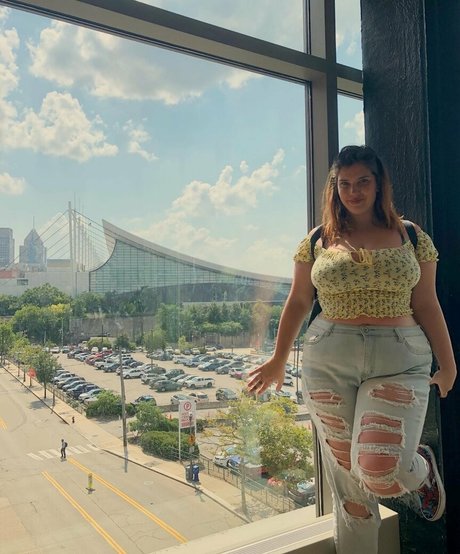 female popular onlyfans top picture