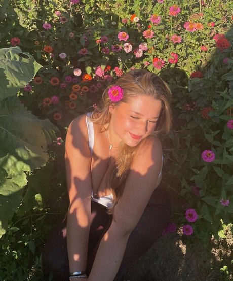 Grace H model art image