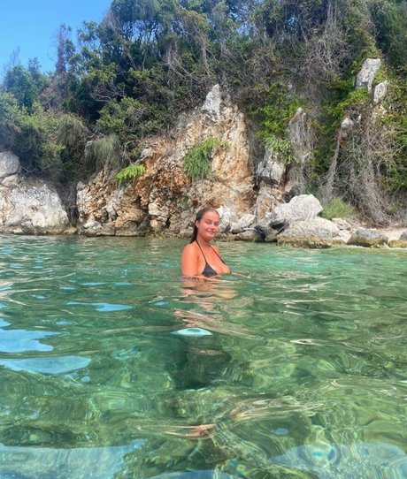 Leah Booth art model pictures