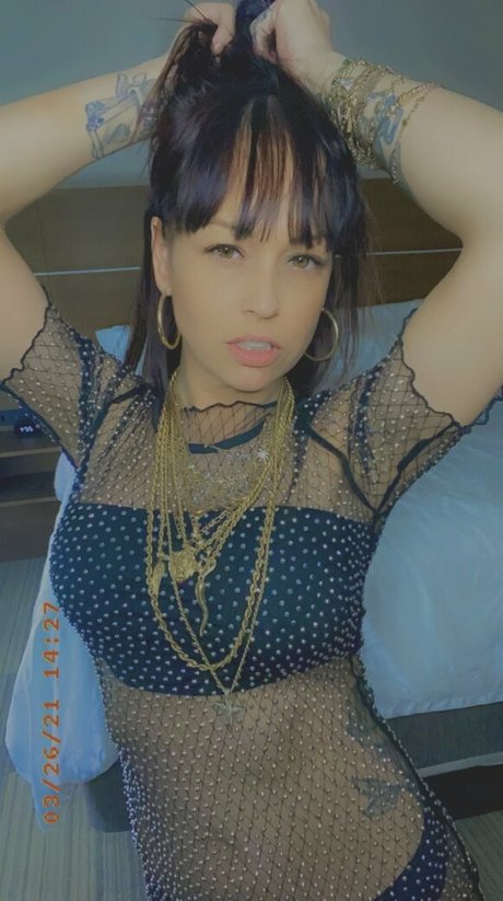 enticingbeauty star sexy pics