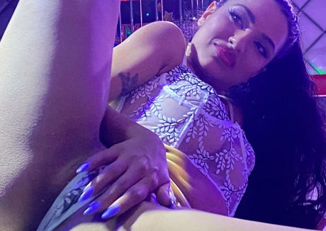 amandastripper model xxx photos