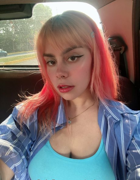 makeup artist onlyfans pornographic images