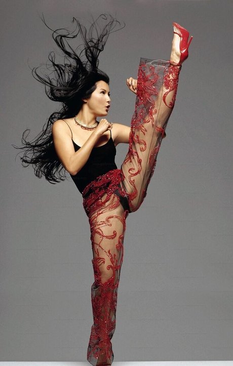 Kelly Hu model adult pic