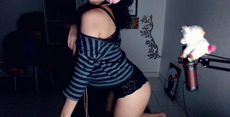 Ysseneg erotic pornstar gallery