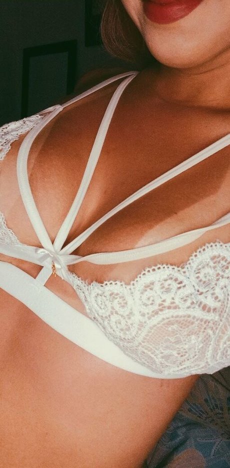 Ysseneg naked pornstar img