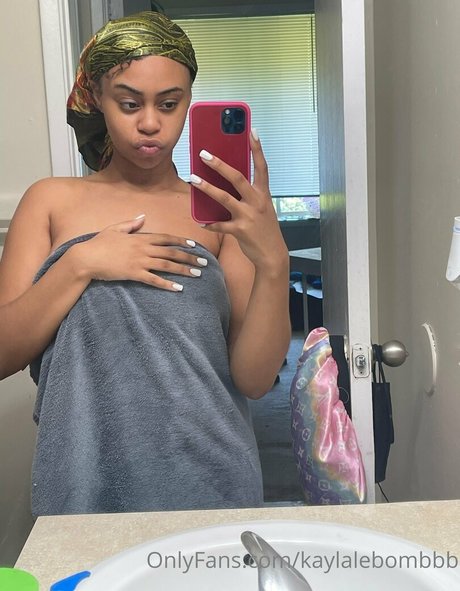 kaylalebombbb star nude pictures