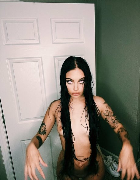 Babygunk sexy model photo