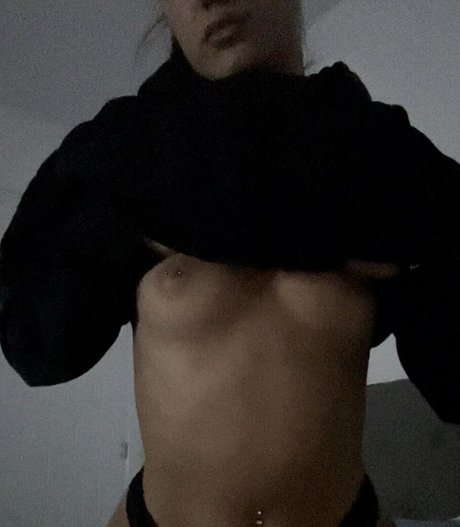 Eleanor Horn model free pictures